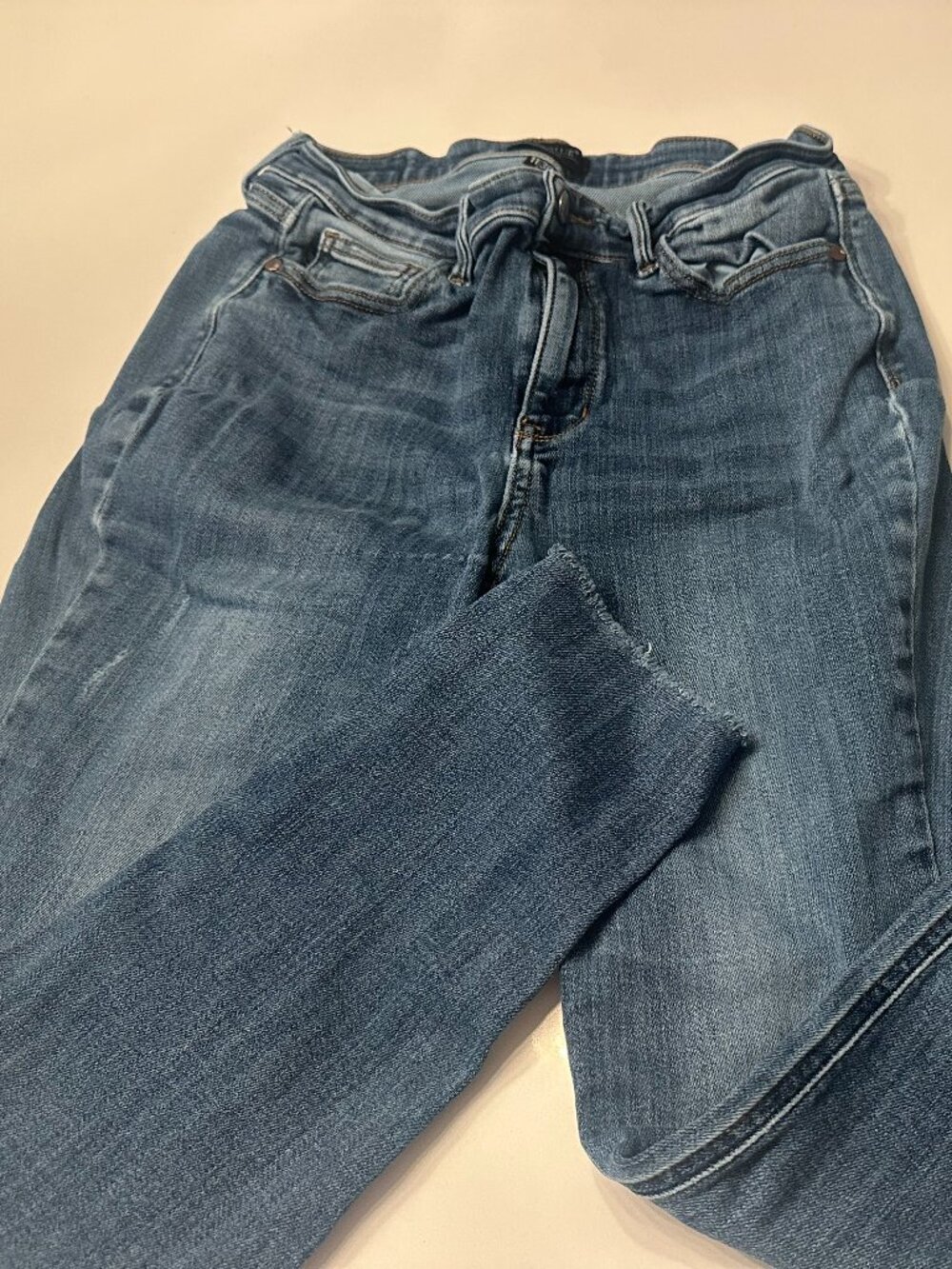 Judy Blue Skinny Fit Sz 11/30 faded with frayed leg